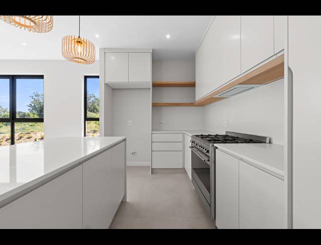 4 BEDROOM HOUSE FOR SALE IN SHEFFIELD BEACH